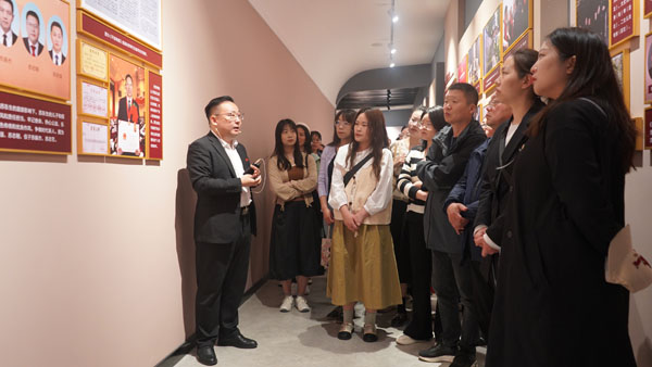 紅色家風.jpg 紅色家風.jpg